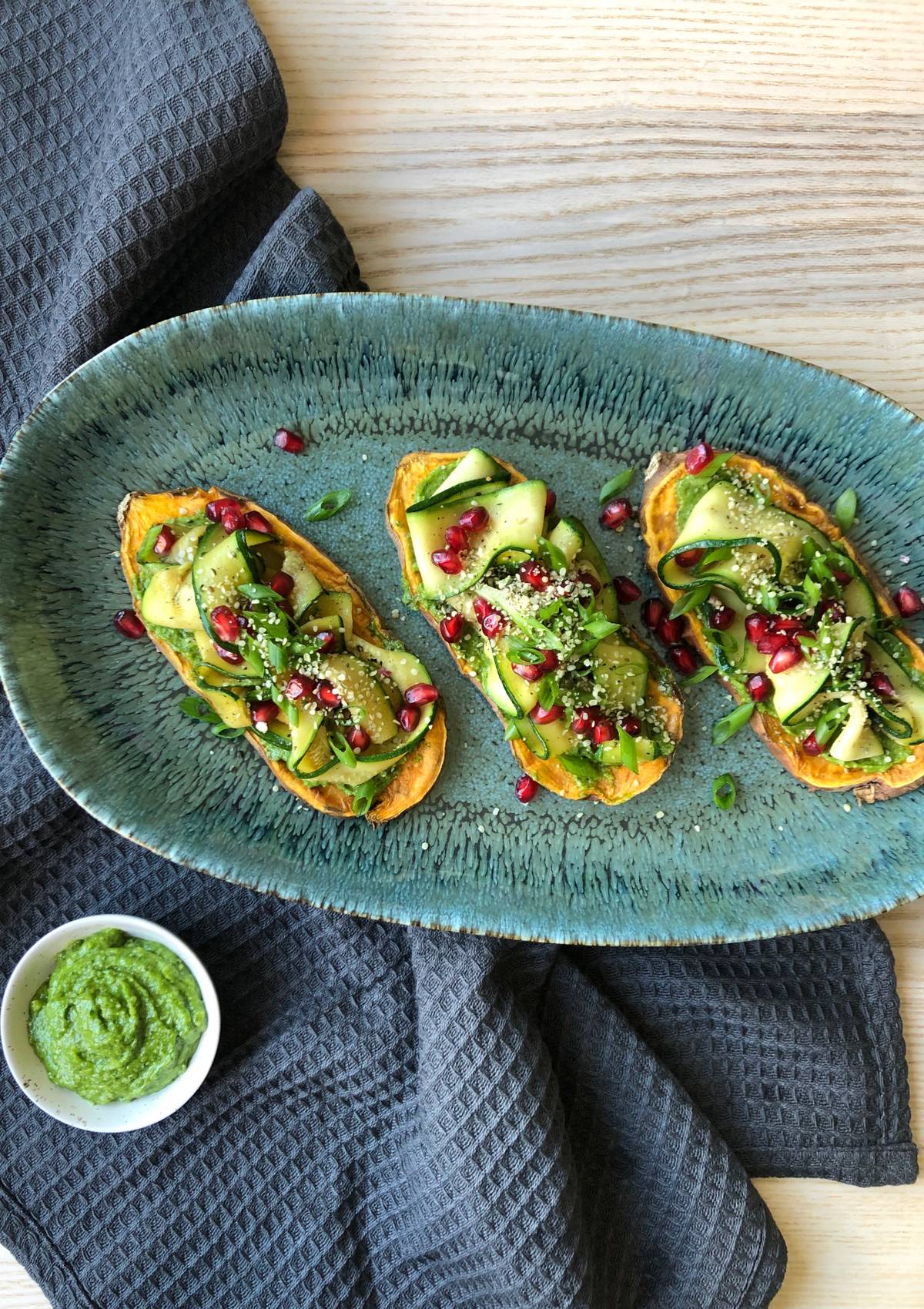 Søtpotet-toast med cashew­pesto og squash